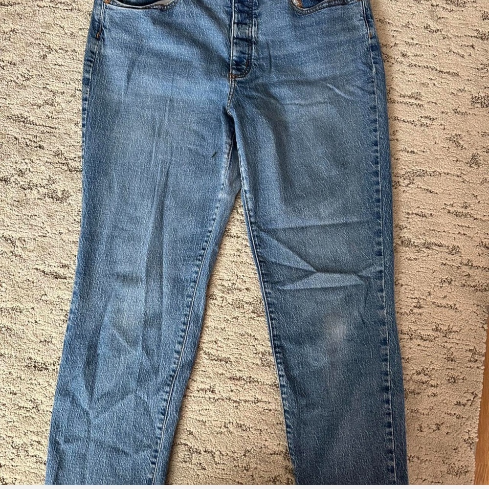 Universal Thread Women's Straight Leg Blue Jeans